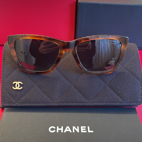 CHANEL Pantos Sunglasses New Collection brand new with kit from Holt Renfrew - Picture 3 of 17